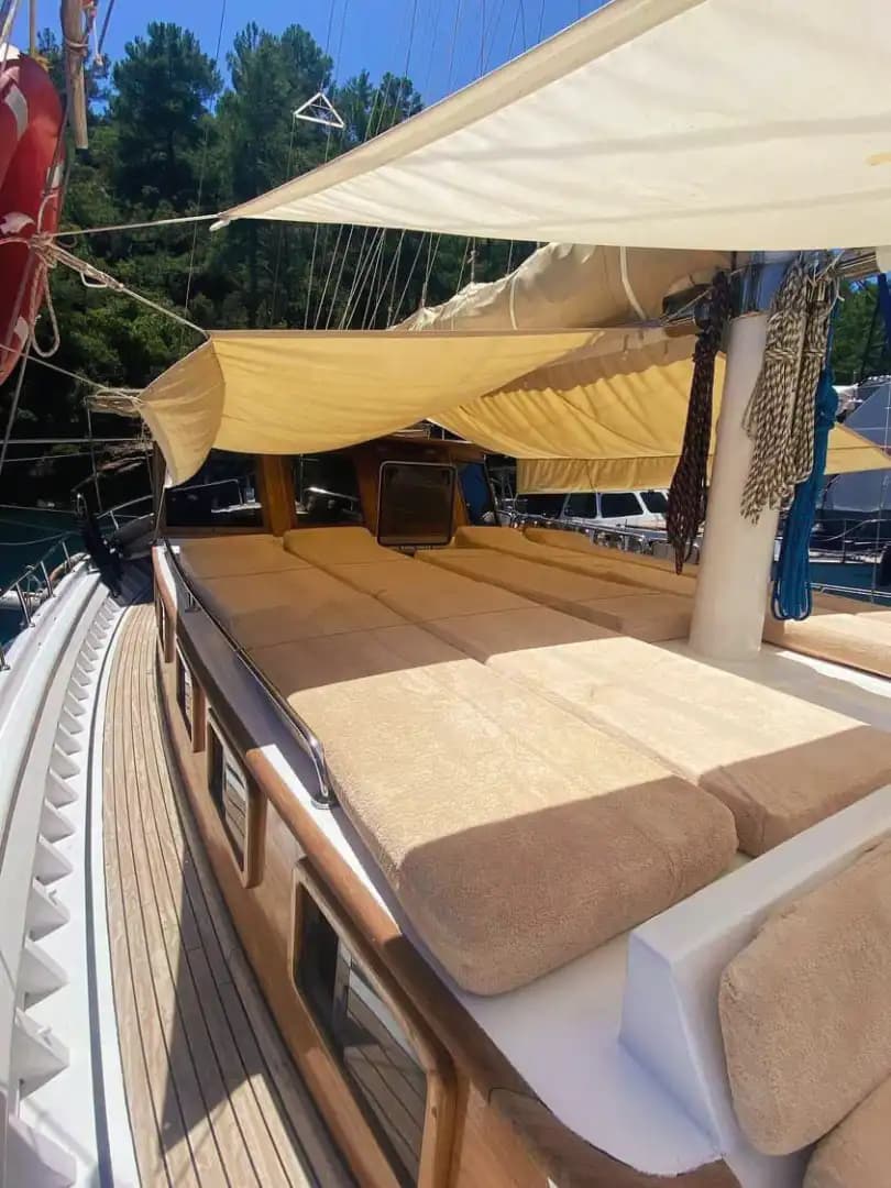 Louez notre yacht de luxe de 16m pour explorer la beauté de Göcek 9