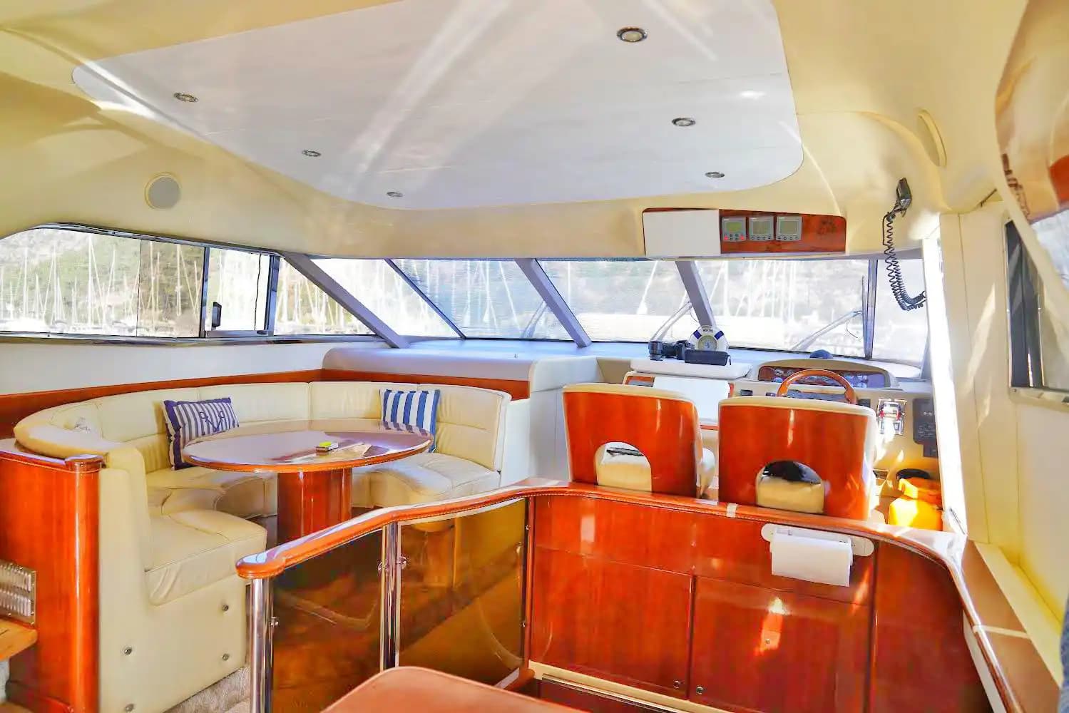 Аренда моторной яхты Princess 60 в Гёджеке | 3 каюты, 6 гостей, с ночёвкой 11