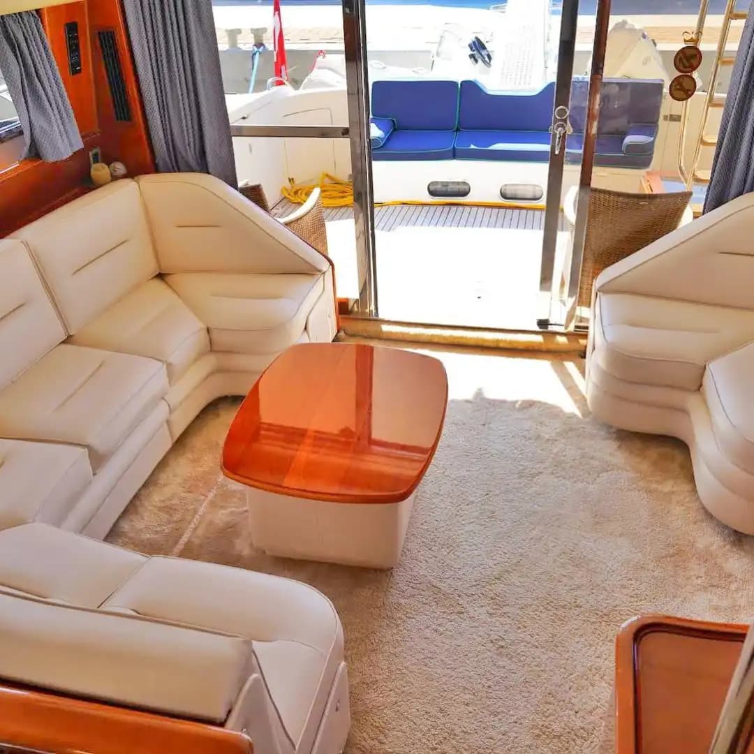 Аренда моторной яхты Princess 60 в Гёджеке | 3 каюты, 6 гостей, с ночёвкой 3
