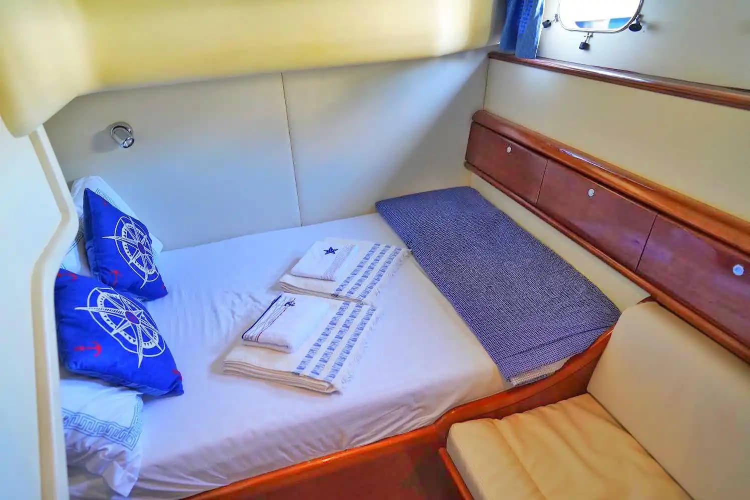 Аренда моторной яхты Princess 60 в Гёджеке | 3 каюты, 6 гостей, с ночёвкой 12