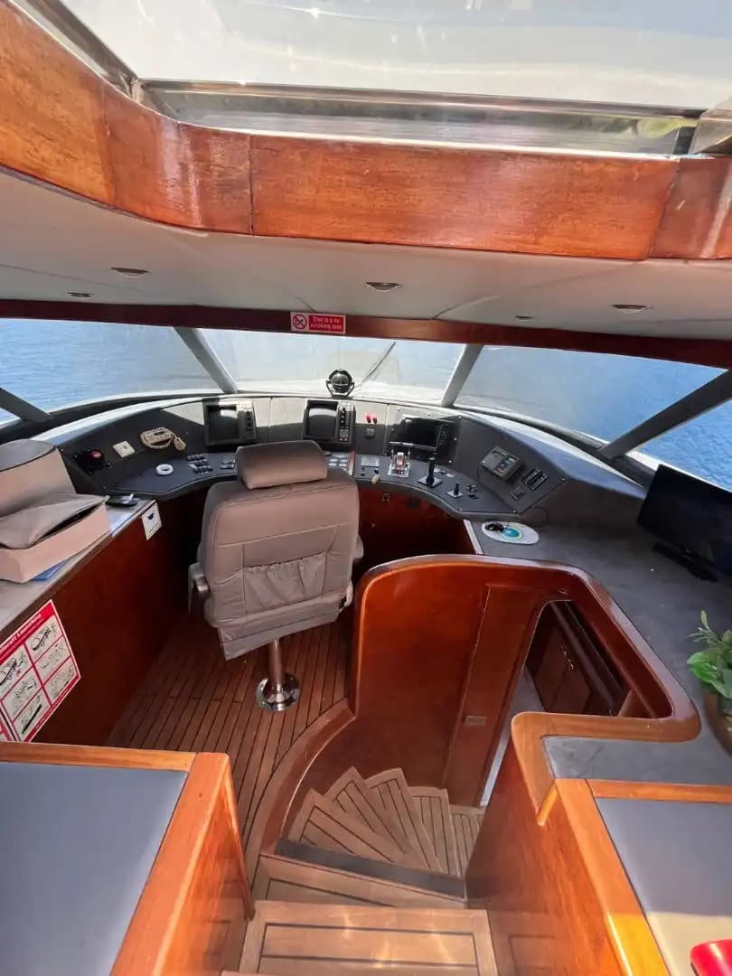 Göcek'te 27 Metrelik Lüks Motor Yat ile Unutulmaz VIP Deniz Tatili 38