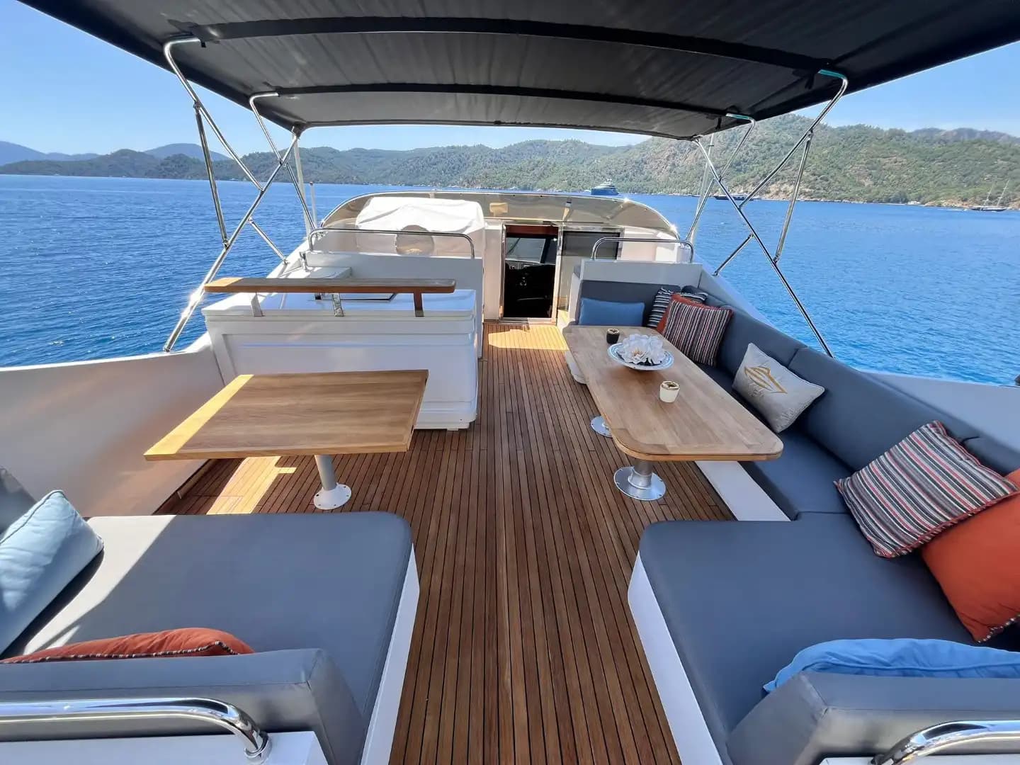 Göcek'te 27 Metrelik Lüks Motor Yat ile Unutulmaz VIP Deniz Tatili 43