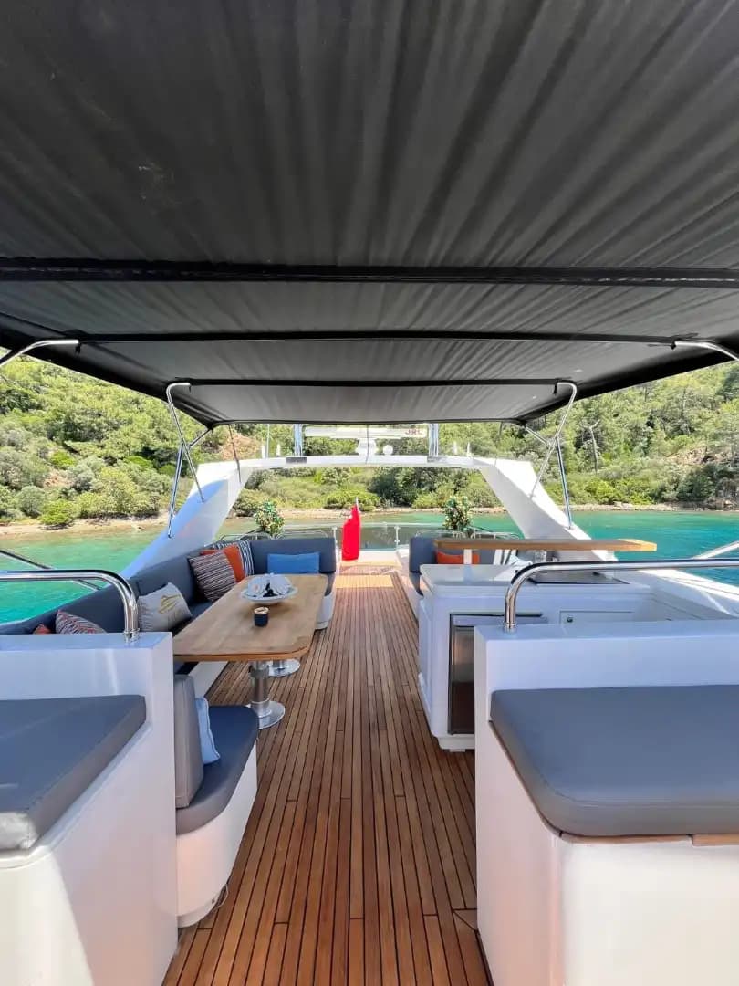 Göcek'te 27 Metrelik Lüks Motor Yat ile Unutulmaz VIP Deniz Tatili 45
