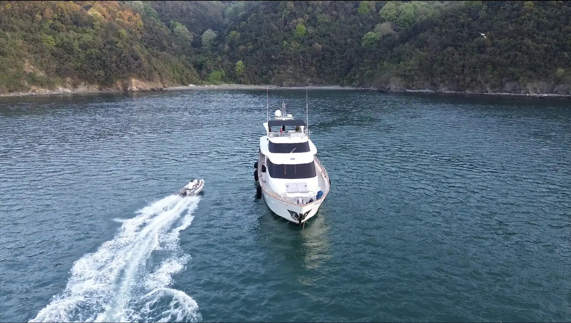 Göcek'te 27 Metrelik Lüks Motor Yat ile Unutulmaz VIP Deniz Tatili 9