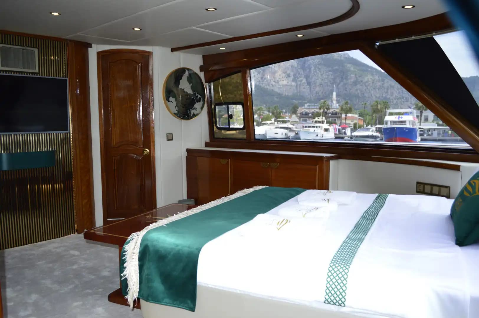 Göcek'te 27 Metrelik Lüks Motor Yat ile Unutulmaz VIP Deniz Tatili 63