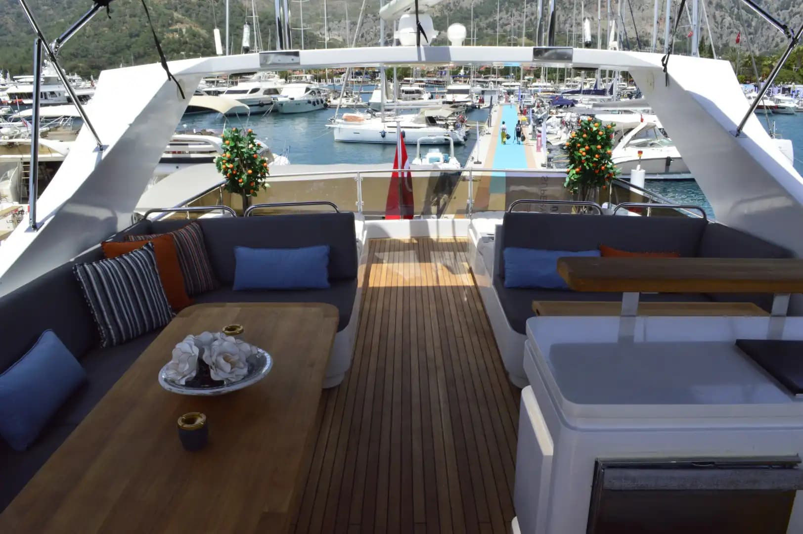 Göcek'te 27 Metrelik Lüks Motor Yat ile Unutulmaz VIP Deniz Tatili 18