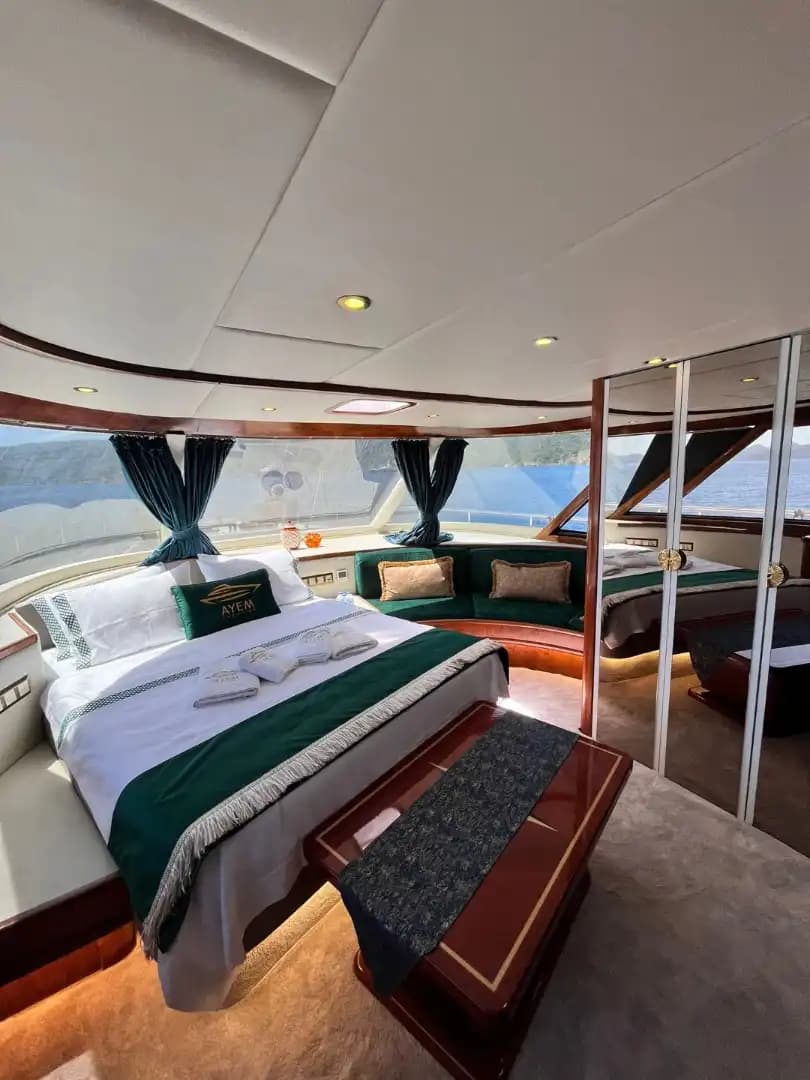 Göcek'te 27 Metrelik Lüks Motor Yat ile Unutulmaz VIP Deniz Tatili 17