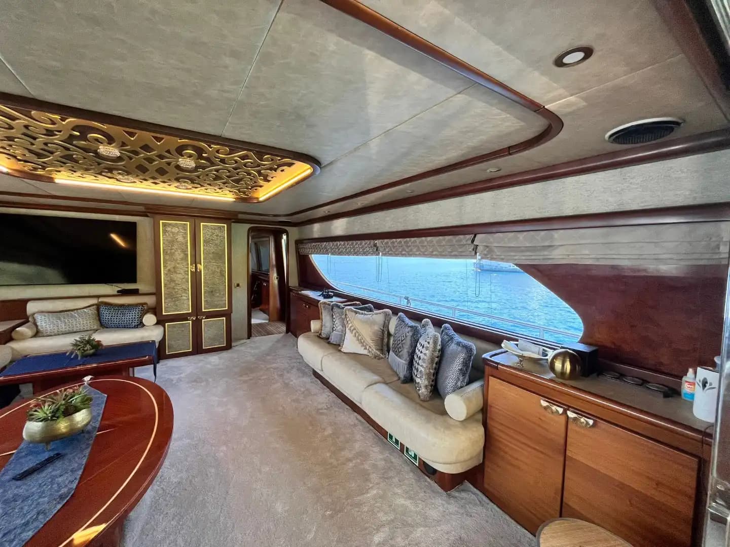 Göcek'te 27 Metrelik Lüks Motor Yat ile Unutulmaz VIP Deniz Tatili 4
