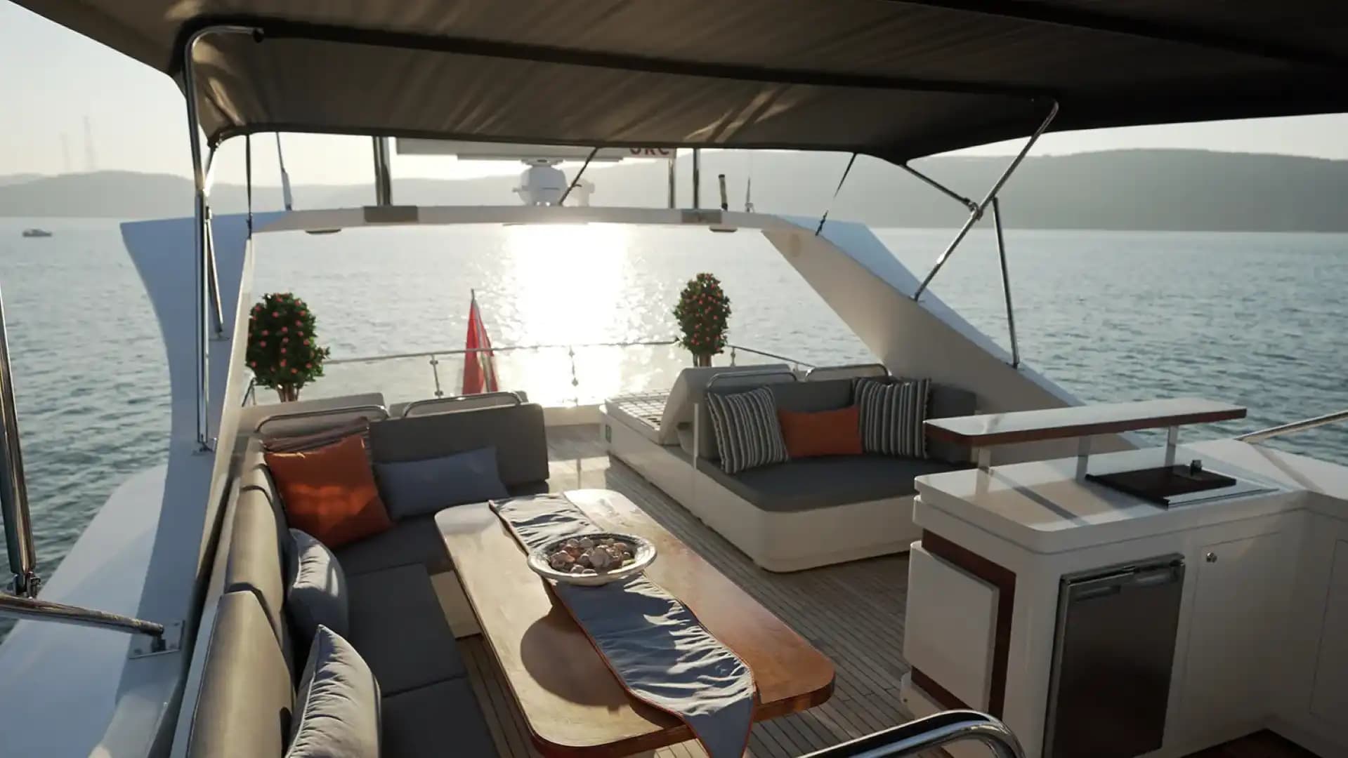 Göcek'te 27 Metrelik Lüks Motor Yat ile Unutulmaz VIP Deniz Tatili 19