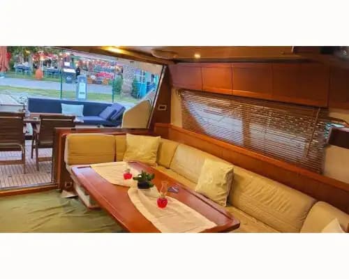 Feretti 20м – Просторная яхта с 3 каютами для круиза в Гёчеке 6