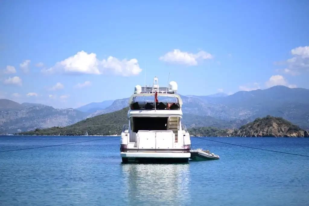 Göcek’te 24,5 Metrelik Sunseeker Motoryat Günübirlik veya Konaklamalı Kiralama 23