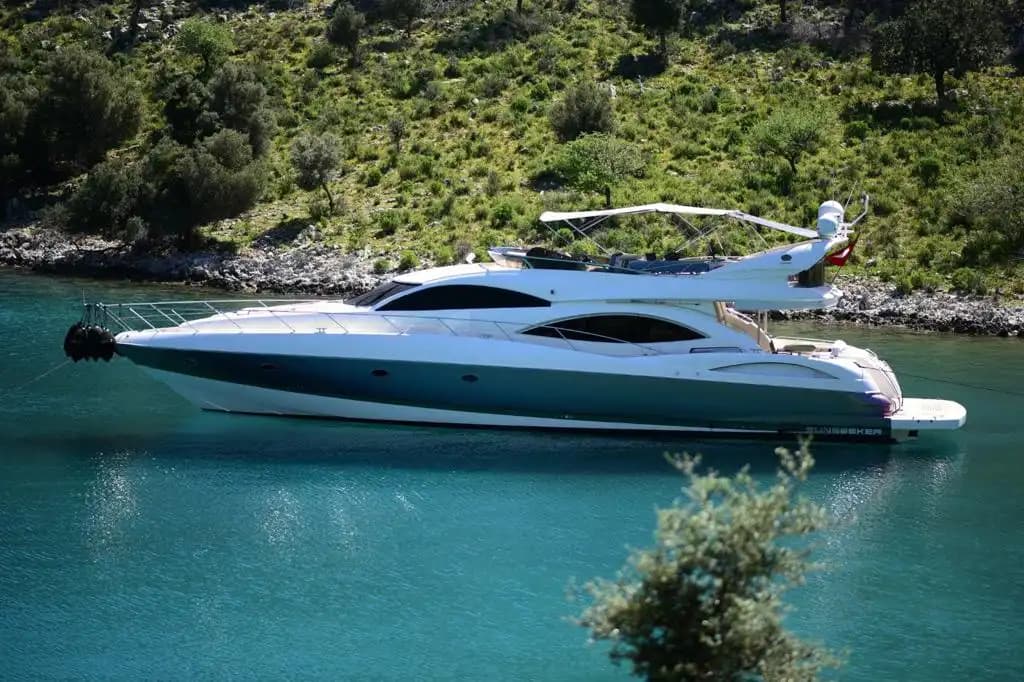 Göcek’te 24,5 Metrelik Sunseeker Motoryat Günübirlik veya Konaklamalı Kiralama 9