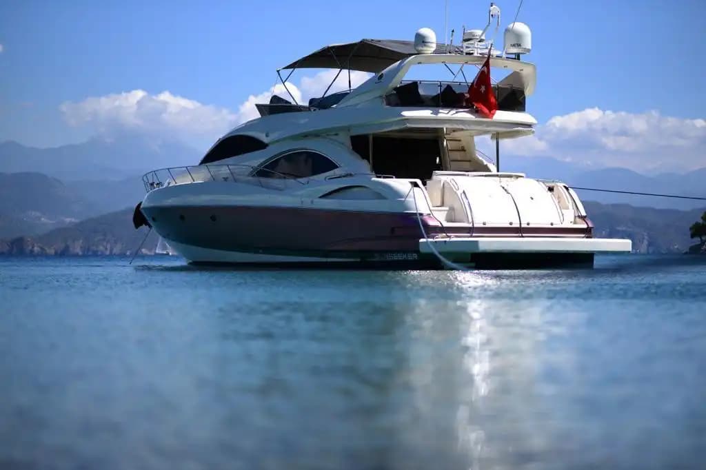 Göcek’te 24,5 Metrelik Sunseeker Motoryat Günübirlik veya Konaklamalı Kiralama 2