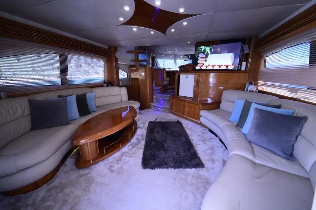 Göcek’te 24,5 Metrelik Sunseeker Motoryat Günübirlik veya Konaklamalı Kiralama 20