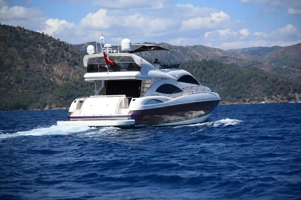 Göcek’te 24,5 Metrelik Sunseeker Motoryat Günübirlik veya Konaklamalı Kiralama 3