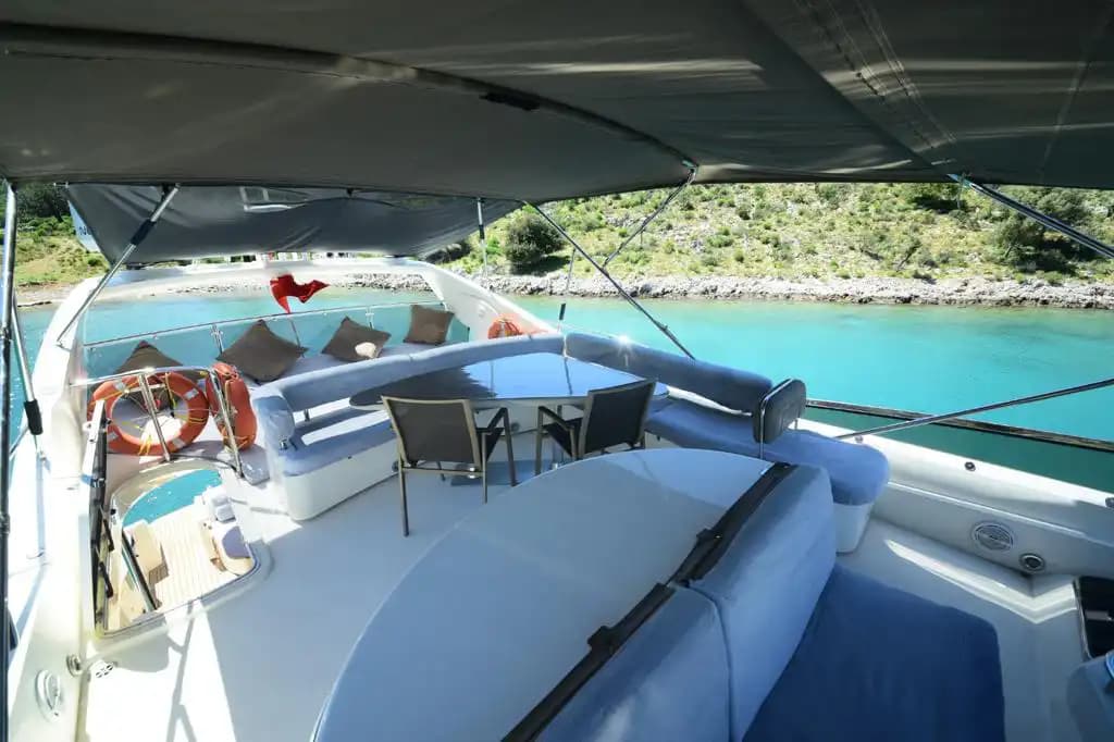 Göcek’te 24,5 Metrelik Sunseeker Motoryat Günübirlik veya Konaklamalı Kiralama 7