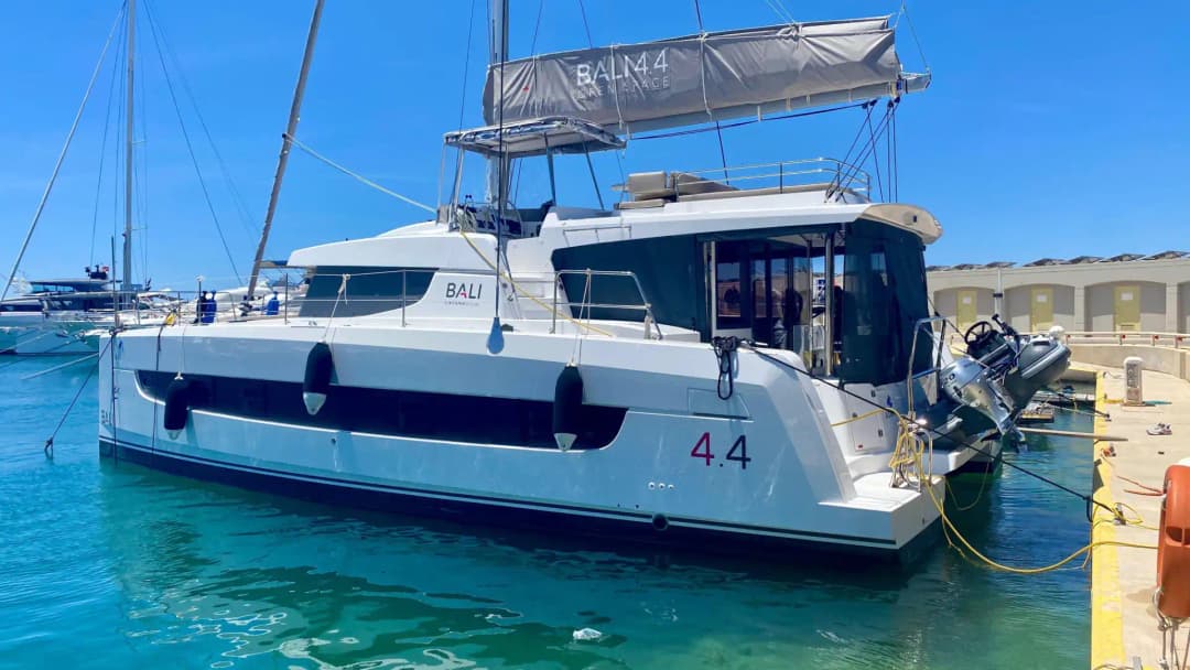 Göcek'te Bali 4.4 Katamaran Kiralama | 2024 Model 4+1 Kabin Kaptansız Charter