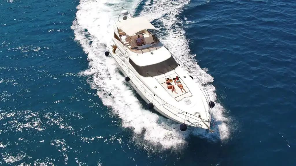 Ideal 20 Meter Motoryacht for a Peaceful Vacation in Bodrum 8