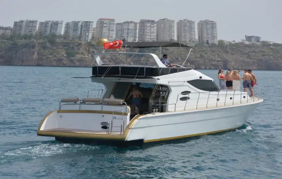 Rent a Yacht in Antalya for Marriage Proposals, Birthdays, and Corporate Events with a 16-Person Capacity 4