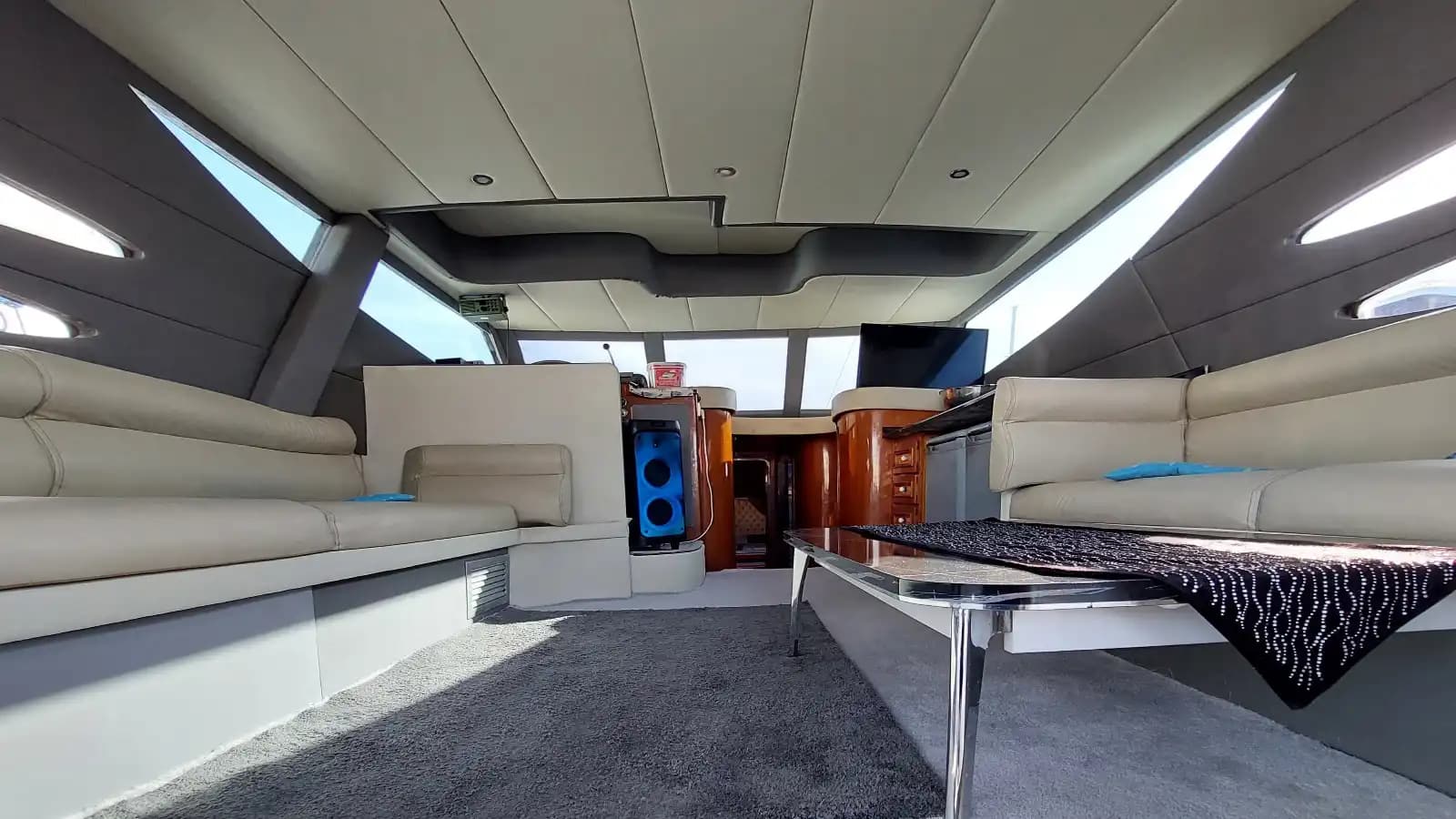 Rent a Yacht in Antalya for Marriage Proposals, Birthdays, and Corporate Events with a 16-Person Capacity 6