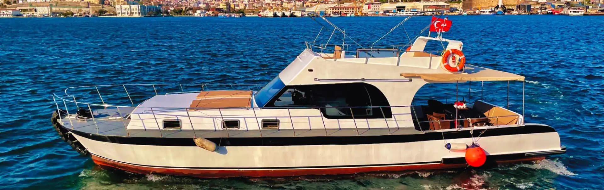 Privat Jachtvermietung In den Blue Gewässer of Istanbul with a BBQ Feast and Atemberaubend Sonnenuntergang View 3