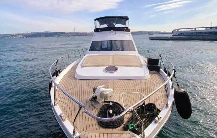 İstanbul Boğazı'nın Maviliklerinde VIP Motoryat Keyfi – Kaptanlı Kiralama