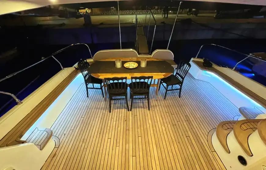 İstanbul Boğazı'nın Maviliklerinde VIP Motoryat Keyfi – Kaptanlı Kiralama