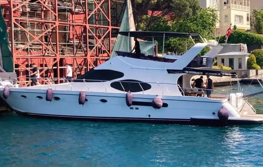 İstanbul Boğazı'nın Maviliklerinde VIP Motoryat Keyfi – Kaptanlı Kiralama