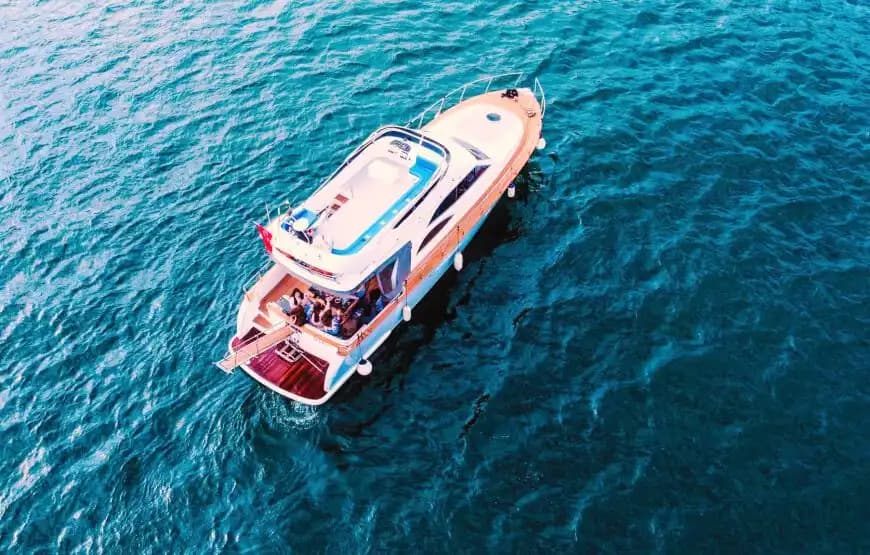 Enjoy the Sea with Professional Service on a 16m Yacht in Istanbul 3
