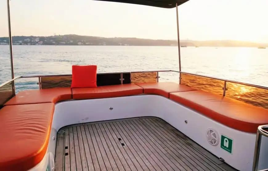 Exclusive 17m Luxury Motor Yacht from Bebek – A Unique Bosphorus Experience! 8
