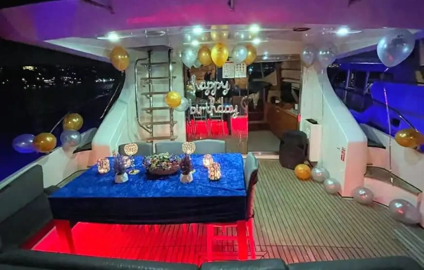 VIP-яхта из Бебека с дневной и ночной арендой! 4