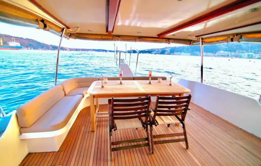 Hold Your Business Meetings with a Bosphorus View on a Geräumig and Komfortabel Jacht 5