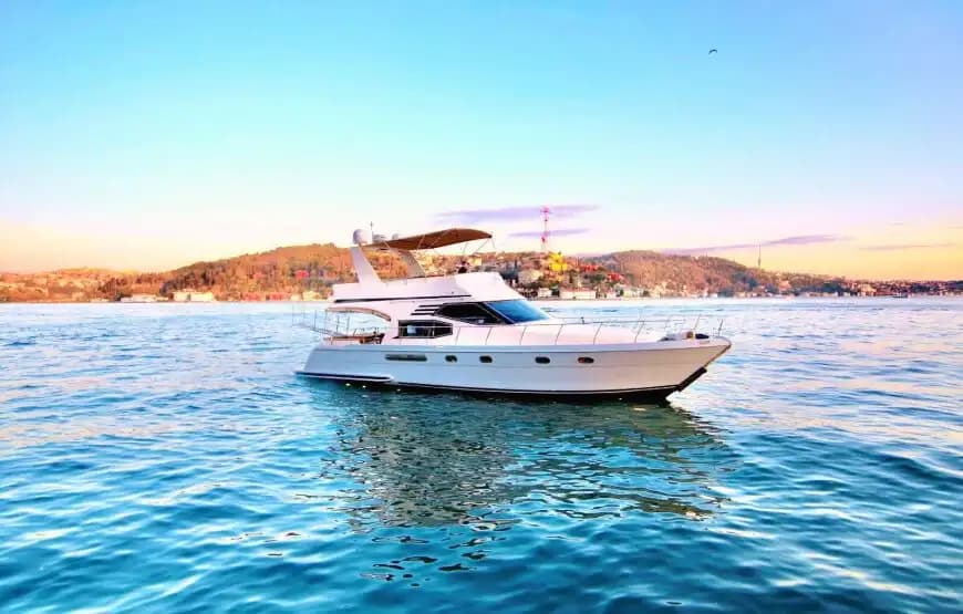 Hold Your Business Meetings with a Bosphorus View on a Geräumig and Komfortabel Jacht - Bosporusrundfahrt
