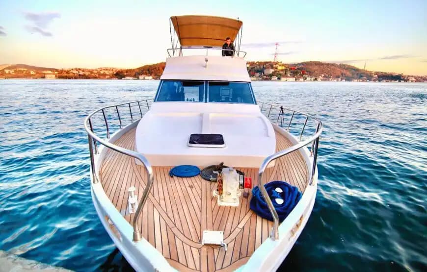 Hold Your Business Meetings with a Bosphorus View on a Geräumig and Komfortabel Jacht 6