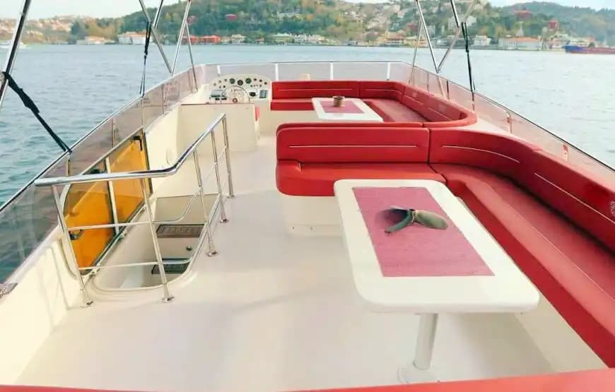 A Magnificent Day on the Bosphorus with a Construit sur mesure 36-Person Yacht 4