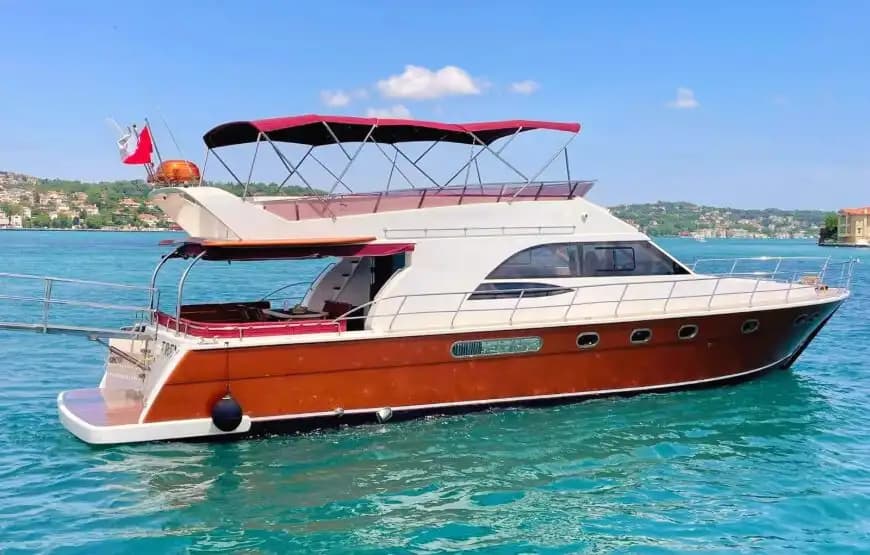 A Magnificent Day on the Bosphorus with a Construit sur mesure 36-Person Yacht 3