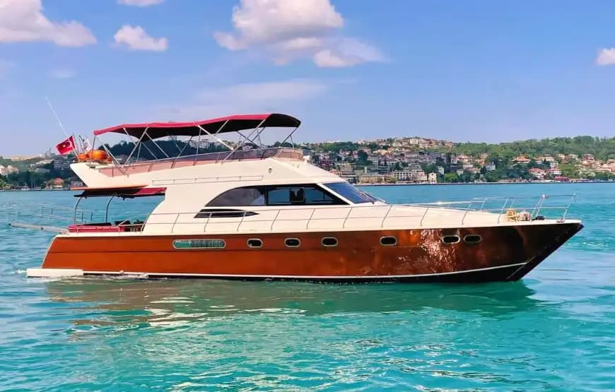 A Magnificent Day on the Bosphorus with a Construit sur mesure 36-Person Yacht - Croisière sur le Bosphore