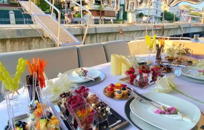 A Fantastic Bosphorus Journey con a Marques Yate a Motor Saliendo desde Bebek! 5