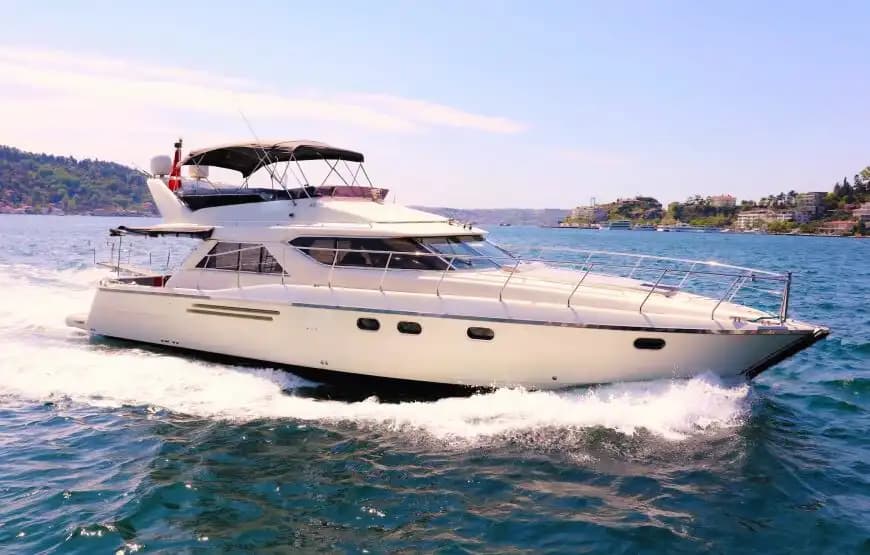 A Fantastic Bosphorus Journey con a Marques Yate a Motor Saliendo desde Bebek! - Tour por el Bósforo
