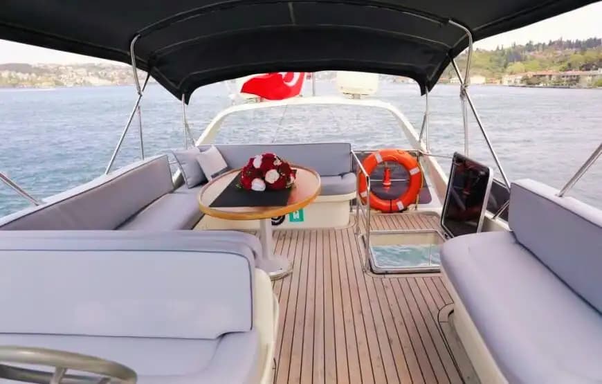 A Fantastic Bosphorus Journey con a Marques Yate a Motor Saliendo desde Bebek! 3