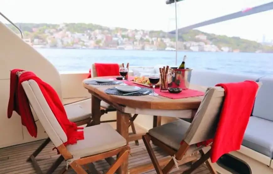 A Fantastic Bosphorus Journey con a Marques Yate a Motor Saliendo desde Bebek! 9