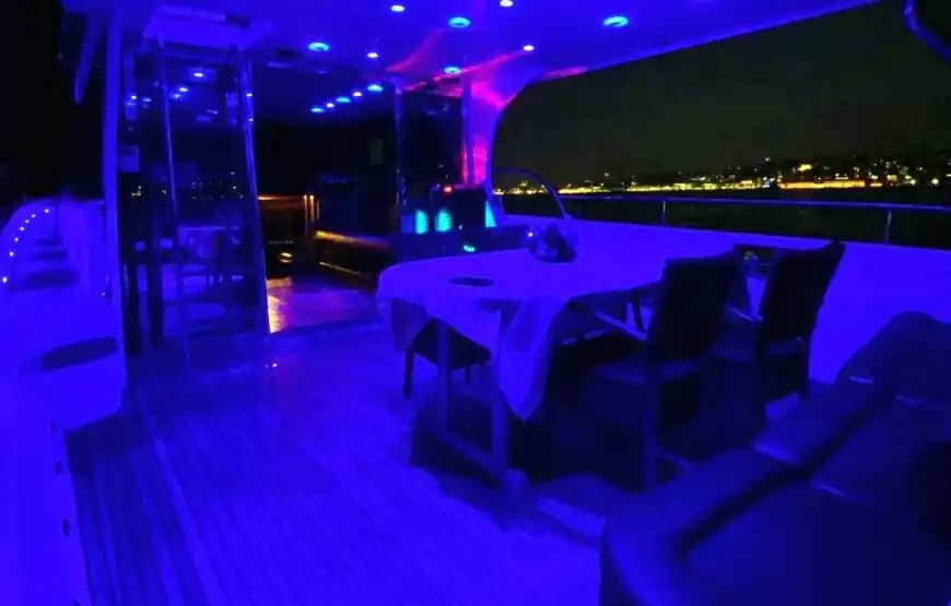 VIP Zeecruise in de Historic Waters of de Golden Horn 8