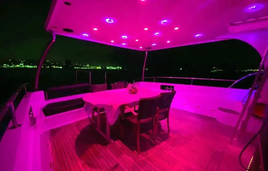 VIP Zeecruise in de Historic Waters of de Golden Horn 7