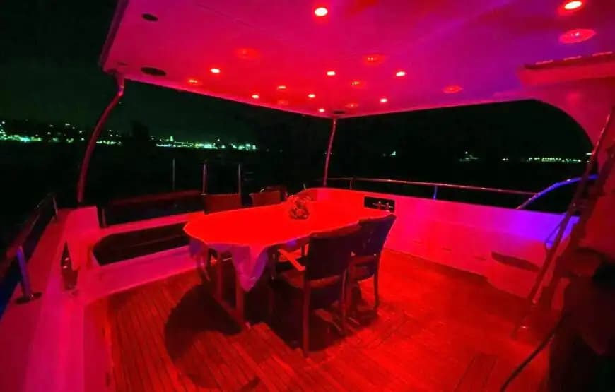 VIP Zeecruise in de Historic Waters of de Golden Horn 6