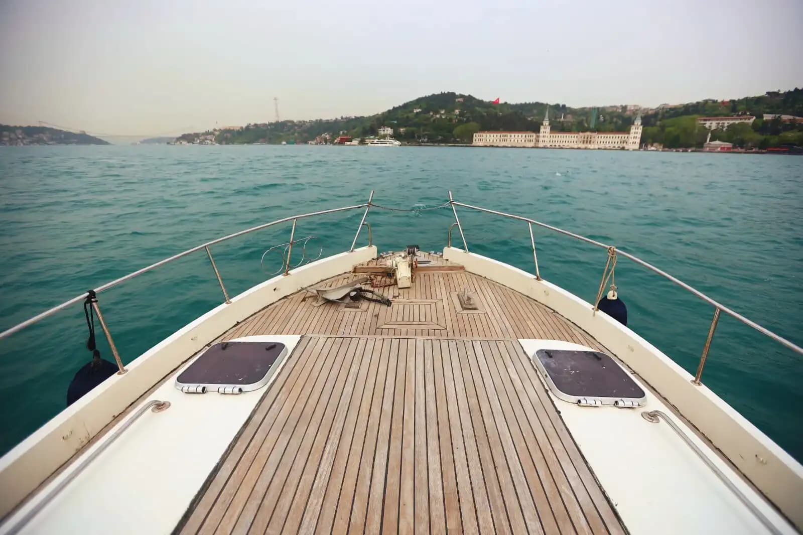 Discover the Most Beautiful Spots of the Bosphorus with a 10-Person Capacity Yacht 7