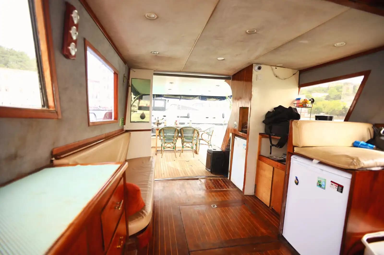 Discover the Most Beautiful Spots of the Bosphorus with a 10-Person Capacity Yacht 13