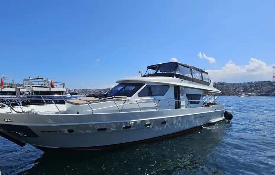Spacieux Deck, Confortable Seating & Music System – A Yacht de luxe Tour in Bebek 6