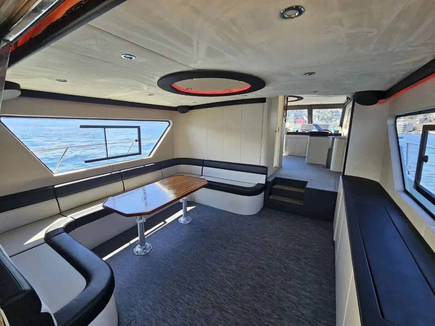 Spacieux Deck, Confortable Seating & Music System – A Yacht de luxe Tour in Bebek 10