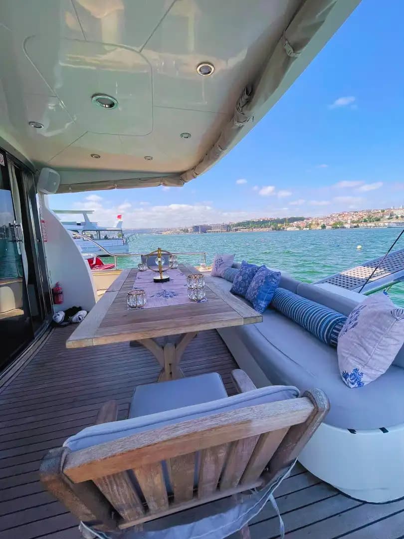 Enjoy the Atemberaubend Bosphorus Views on a 21-Meter Maßgefertigte Jacht 10