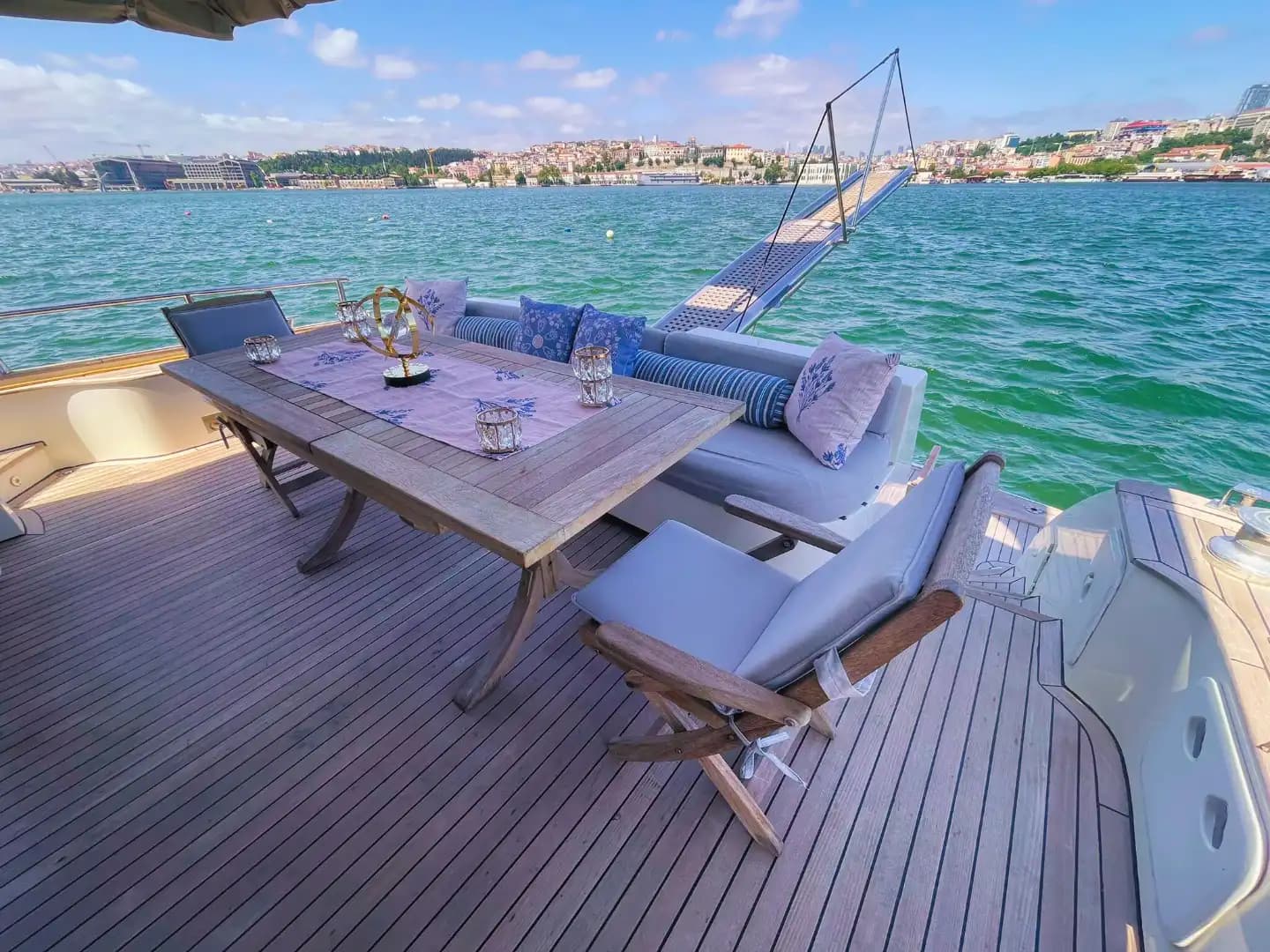 Enjoy the Atemberaubend Bosphorus Views on a 21-Meter Maßgefertigte Jacht 11